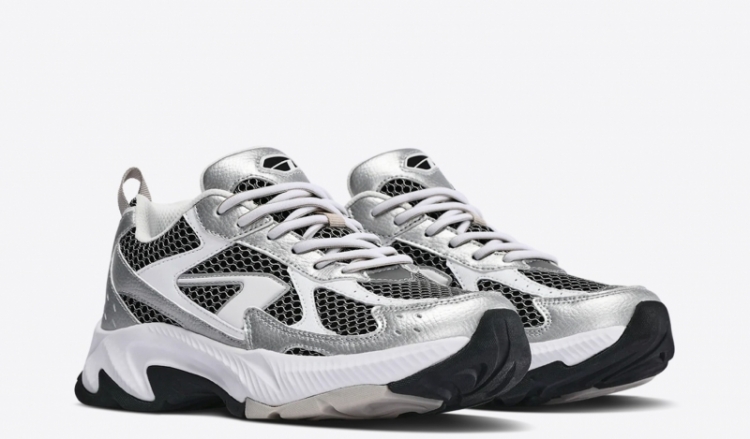 Forma Runner silver grey