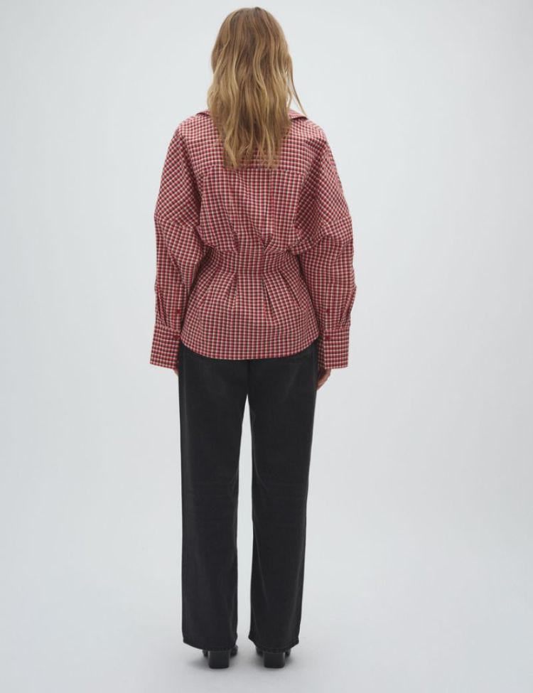 Chechi Isidor red aura check